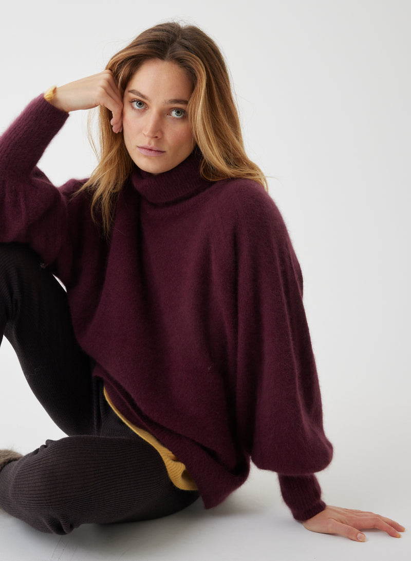 Ultra Soft Long Sleeve Turtleneck With Ribbed Detailed Sleeve