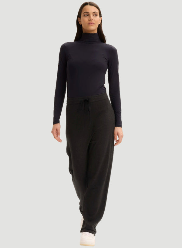 Ultra Sculpting Jersey Long Sleeve Turtleneck - TURTLENECK L/S - Majestic Filatures North America