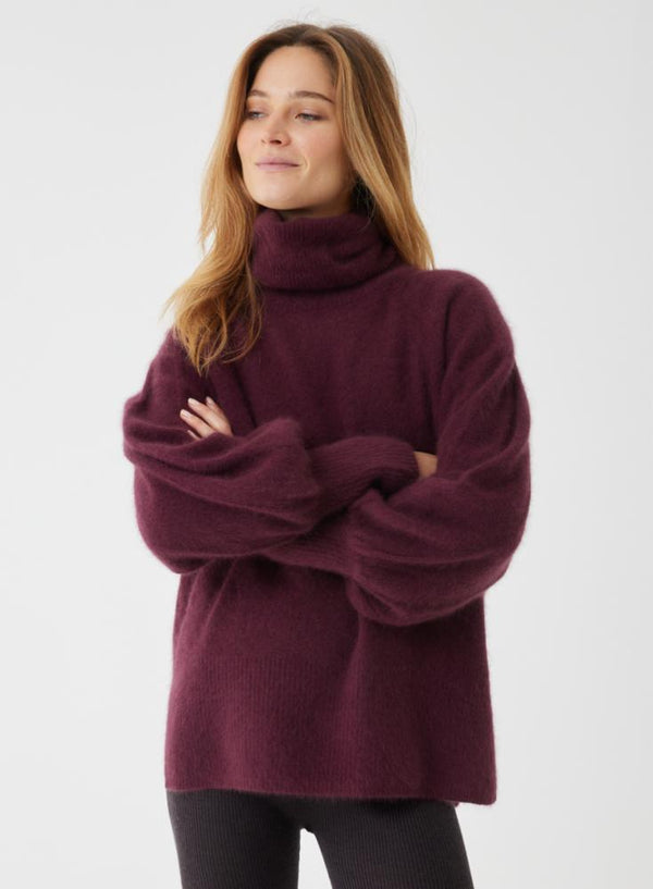 Ultra Soft Long Sleeve Turtleneck With Ribbed Detailed Sleeve