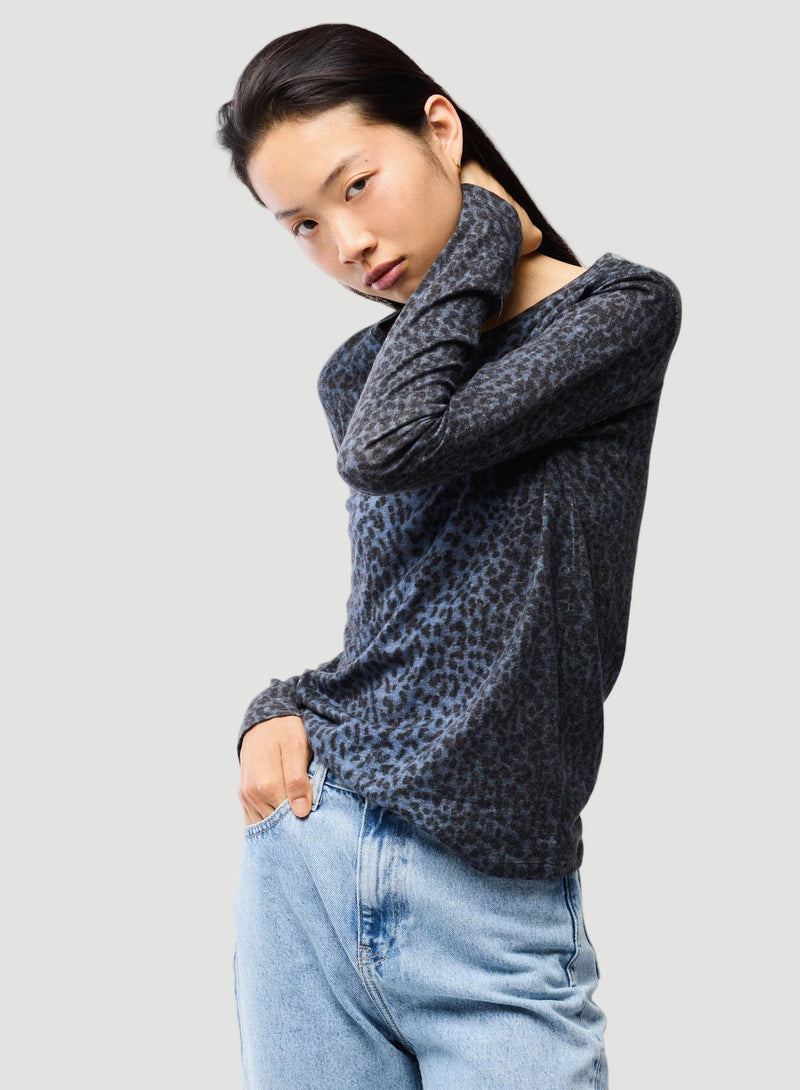 Cotton Cashmere Long Sleeve Leopard Novelty Crewneck T-Shirt